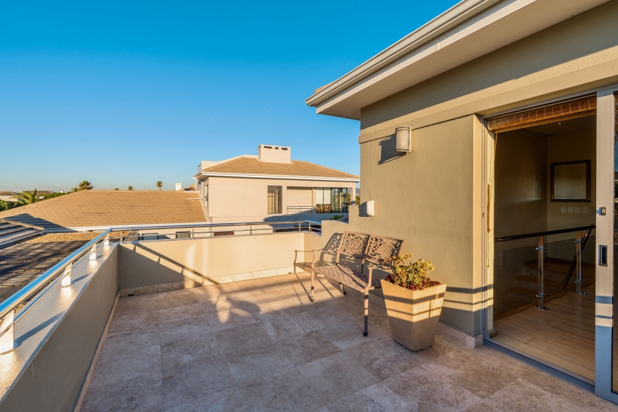 5 Bedroom Property for Sale in Sunset Links Western Cape